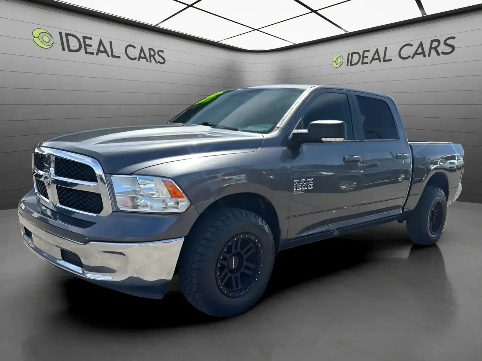 2019 RAM 1500 Classic SLT 4x4 Crew Cab 5'7's photo