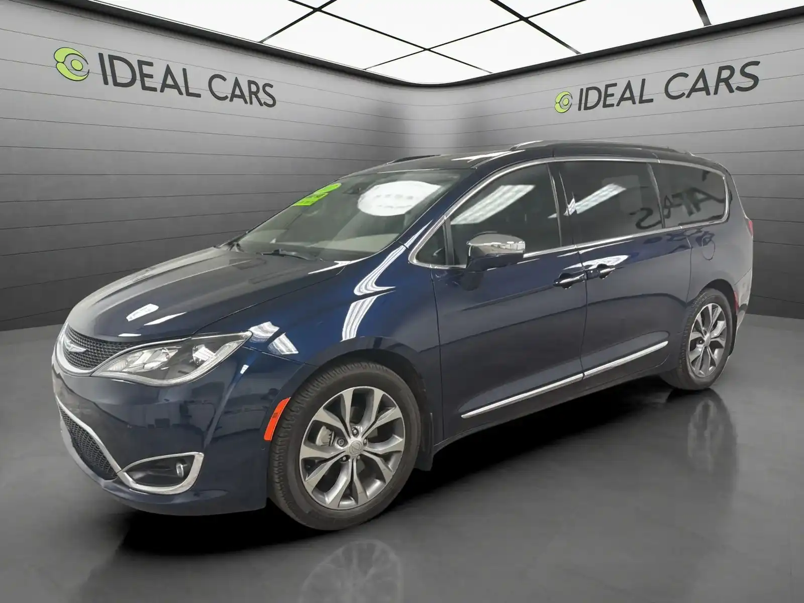 2017 Chrysler Pacifica Limited's photo