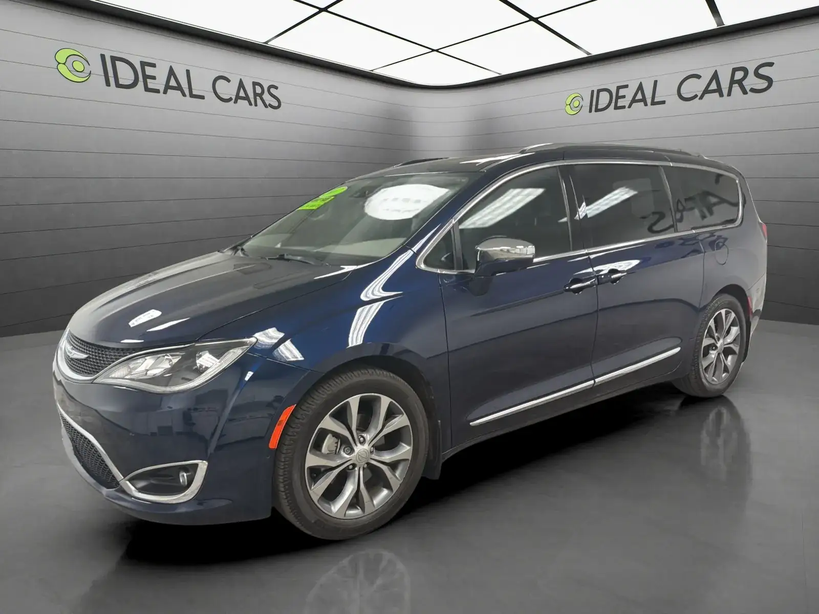 2017 Chrysler Pacifica Limited photo 1