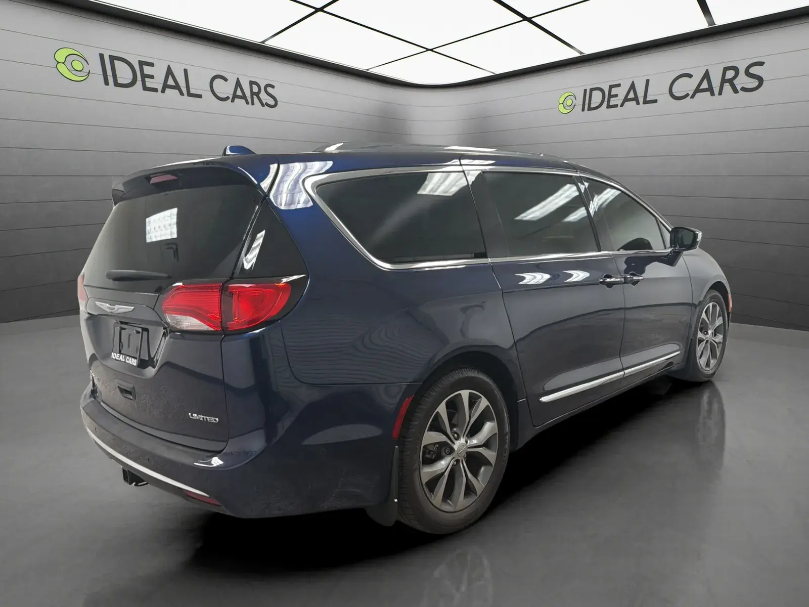 2017 Chrysler Pacifica Limited photo 5