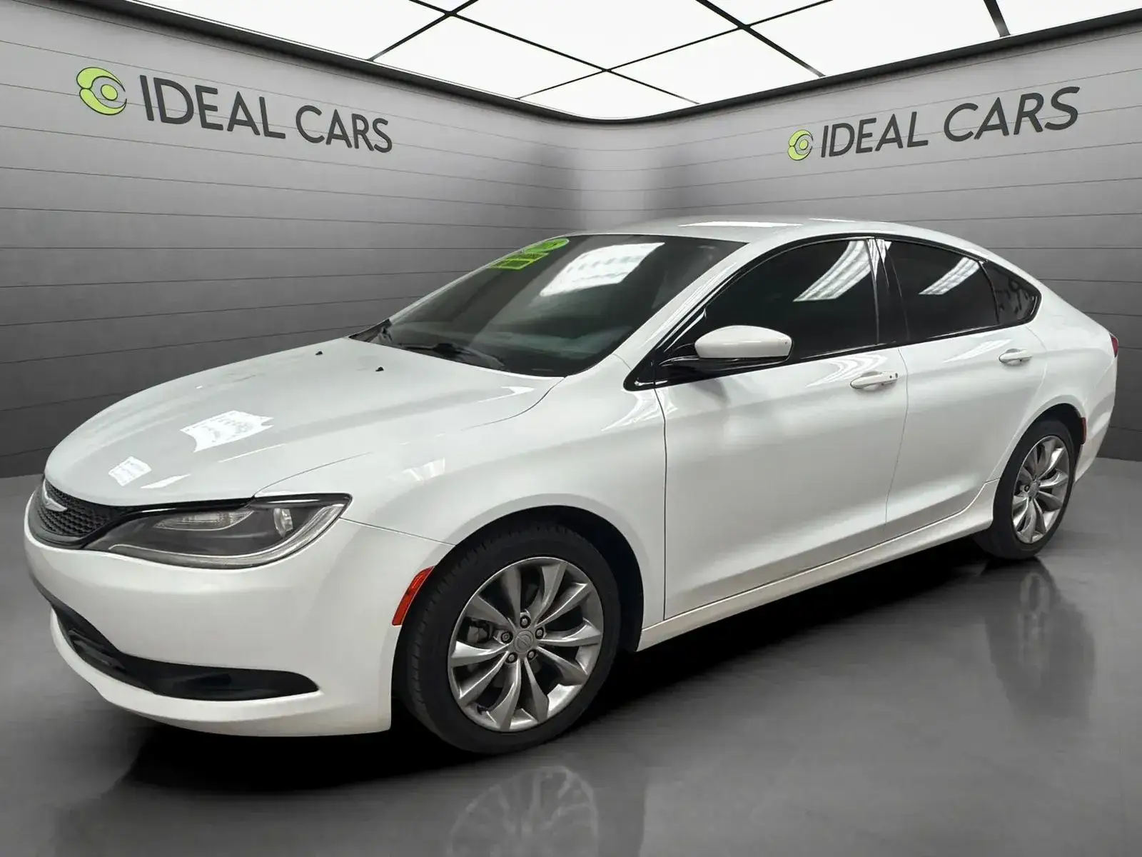2015 Chrysler 200 S photo 1