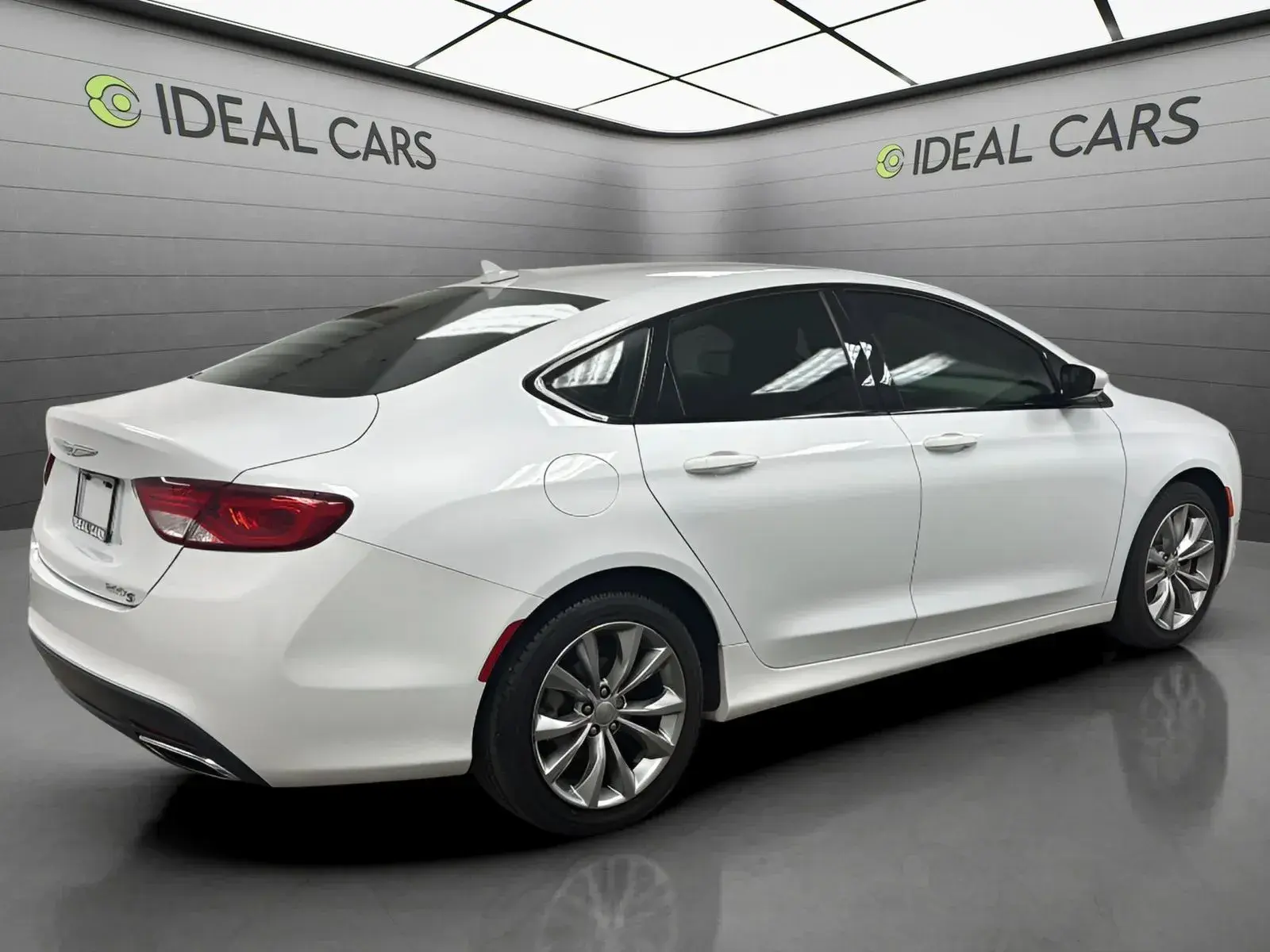 2015 Chrysler 200 S photo 5