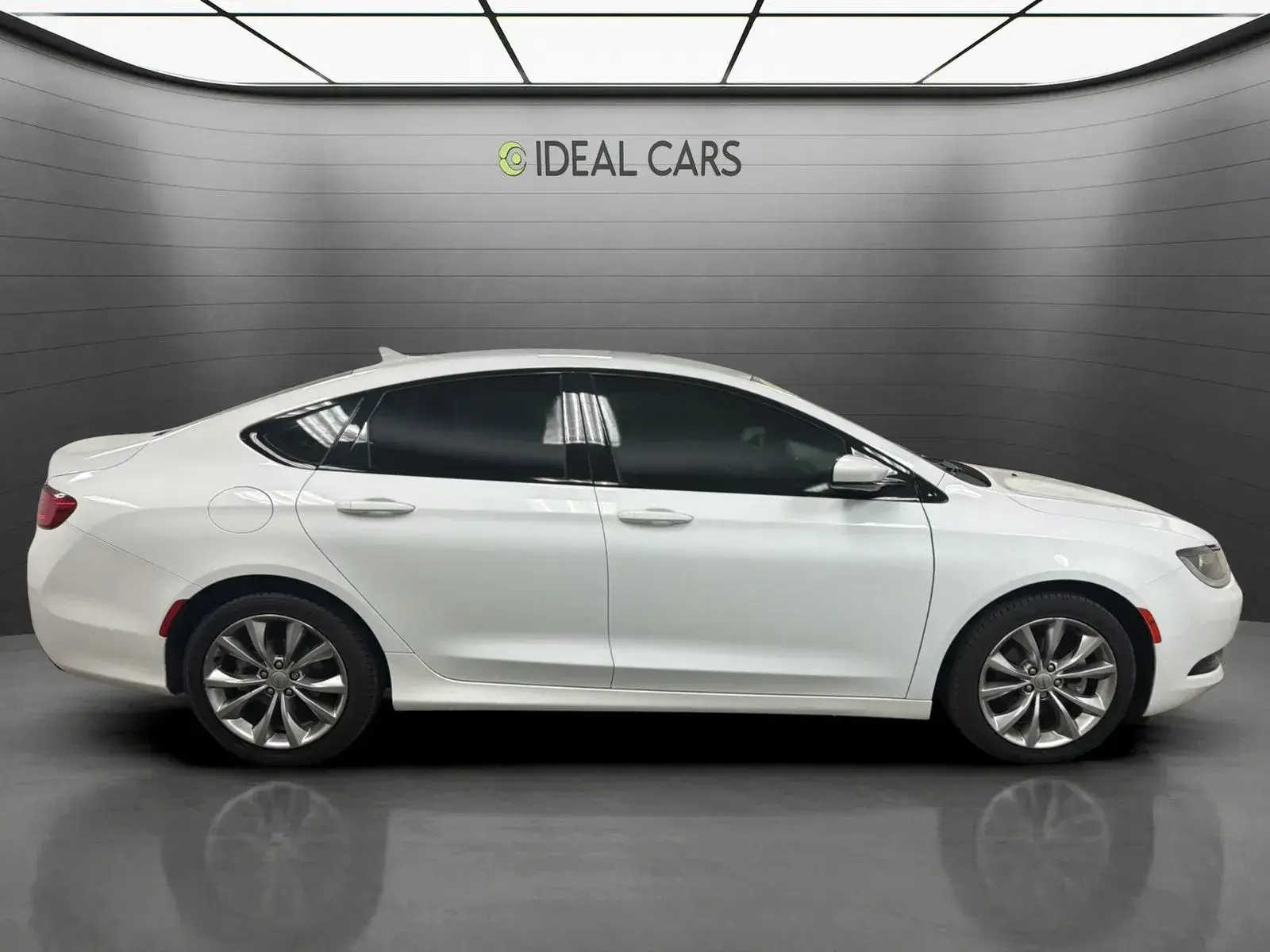 2015 Chrysler 200 S photo 4