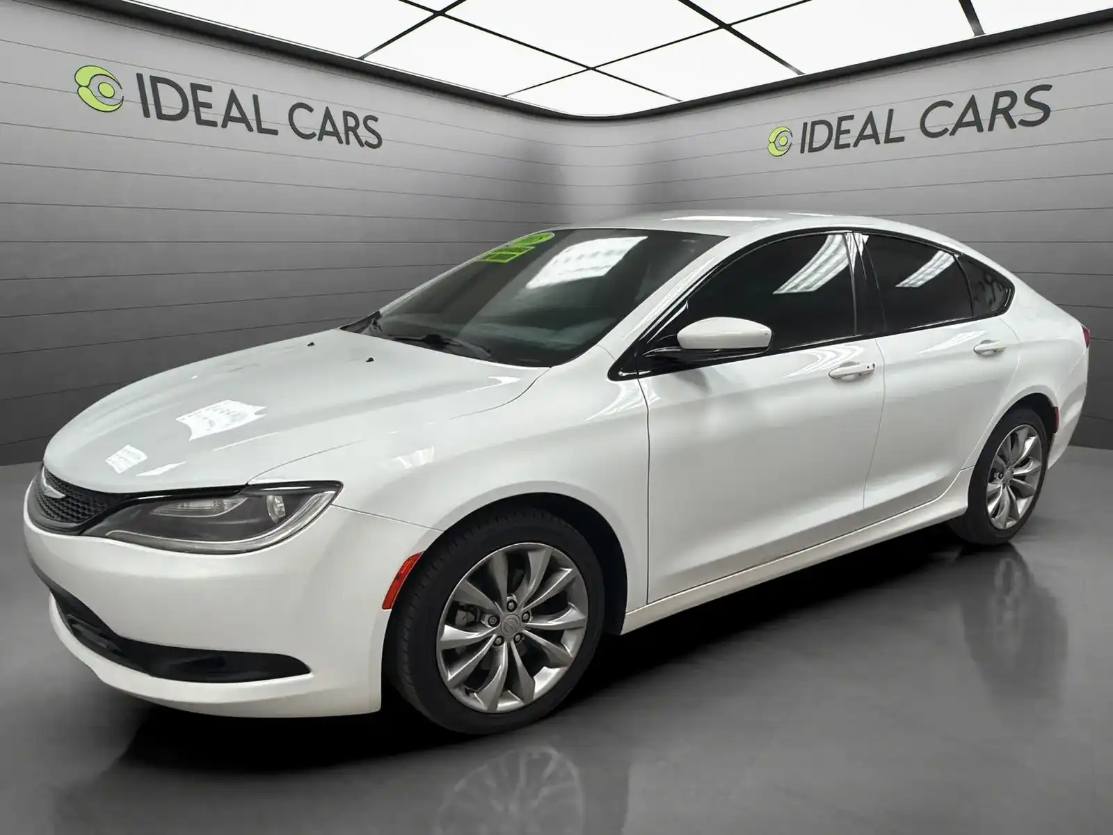2015 Chrysler 200 S's photo