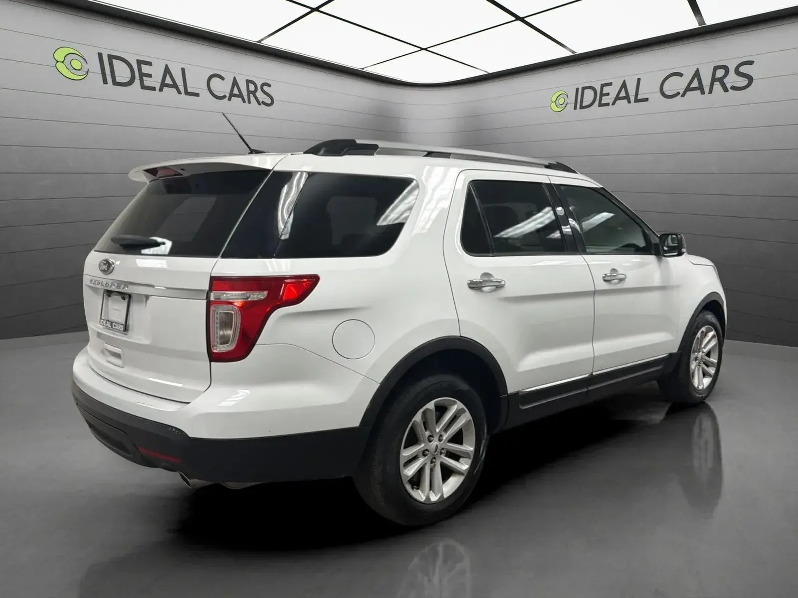 2015 Ford Explorer XLT photo 5