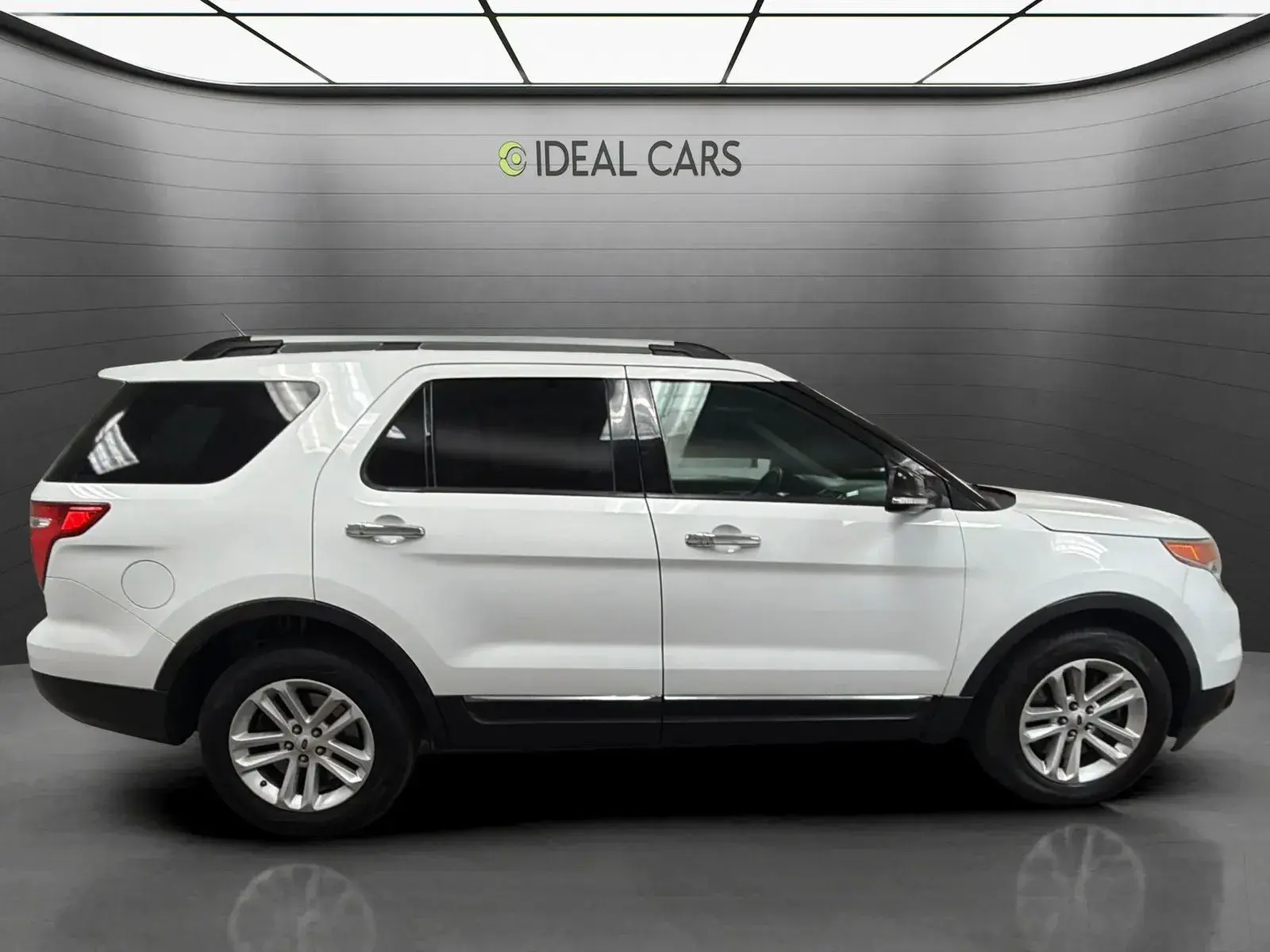 2015 Ford Explorer XLT photo 4