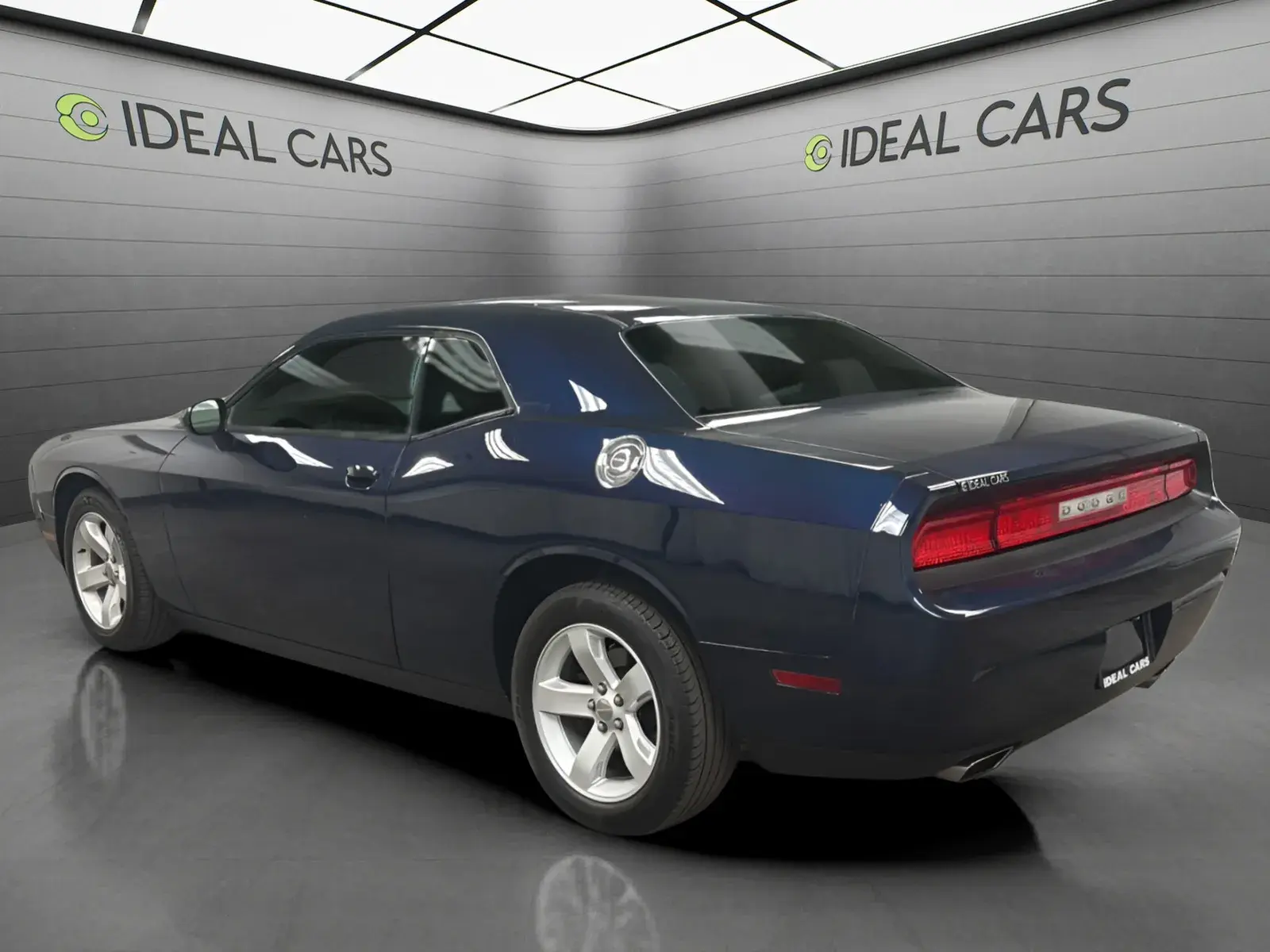 2014 Dodge Challenger SXT photo 3