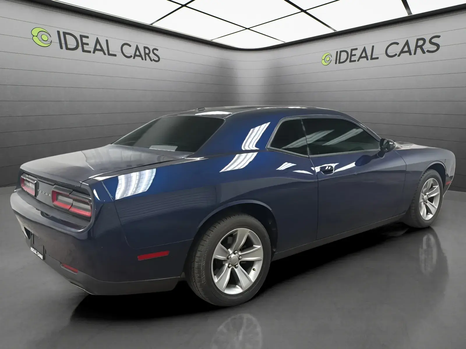 2015 Dodge Challenger SXT photo 5
