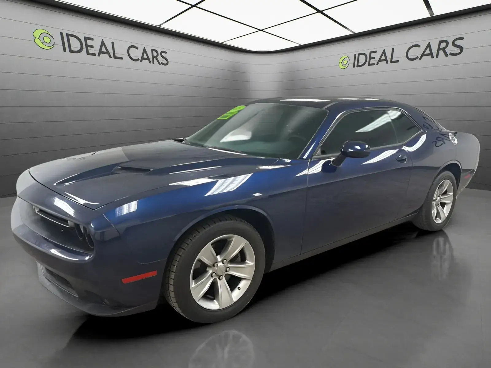 2015 Dodge Challenger SXT photo 1