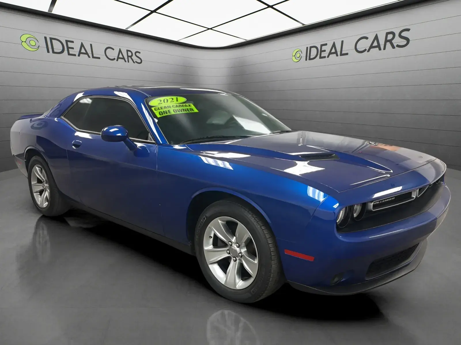 2021 Dodge Challenger SXT Auto photo 3