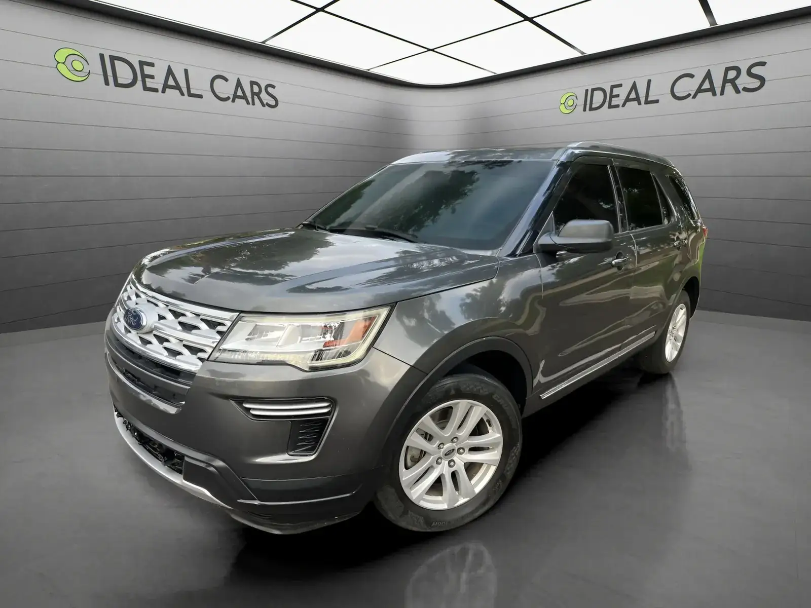 2018 Ford Explorer XLT 4WD photo 1