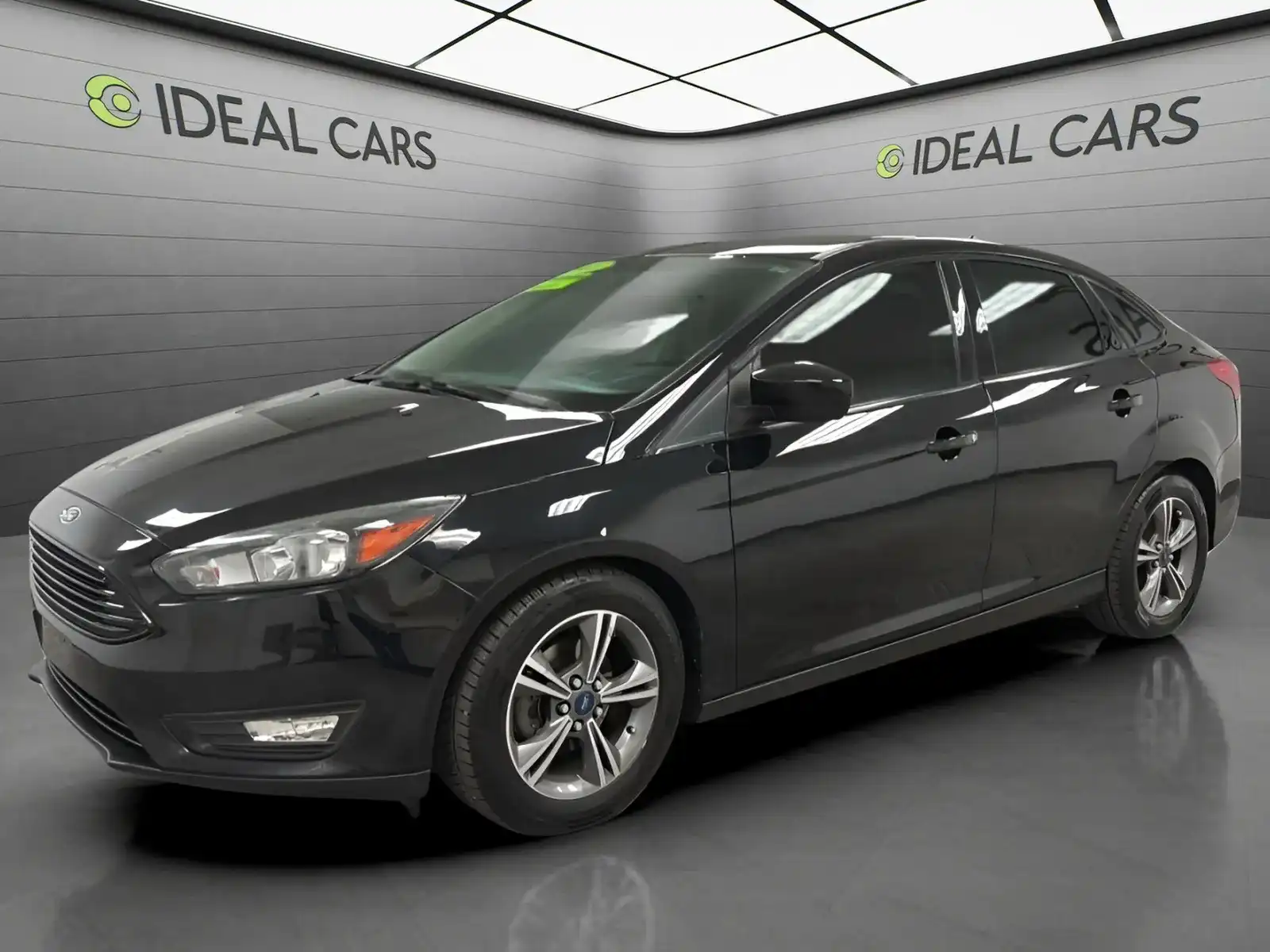 2018 Ford Focus Sedan SE's photo