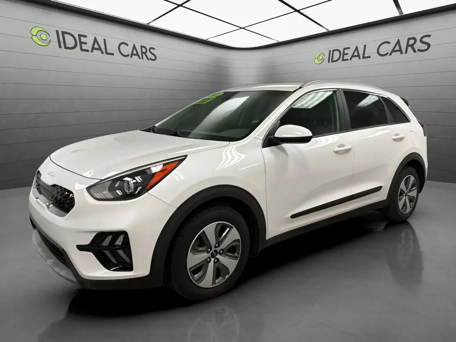 2022 Kia Niro LX's photo