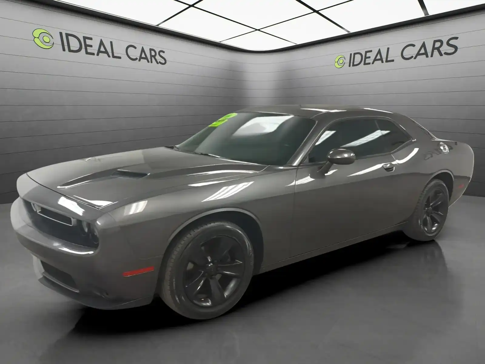 2016 Dodge Challenger SXT's photo
