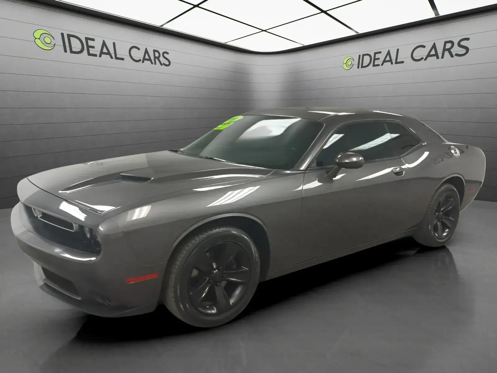 2016 Dodge Challenger SXT's photo