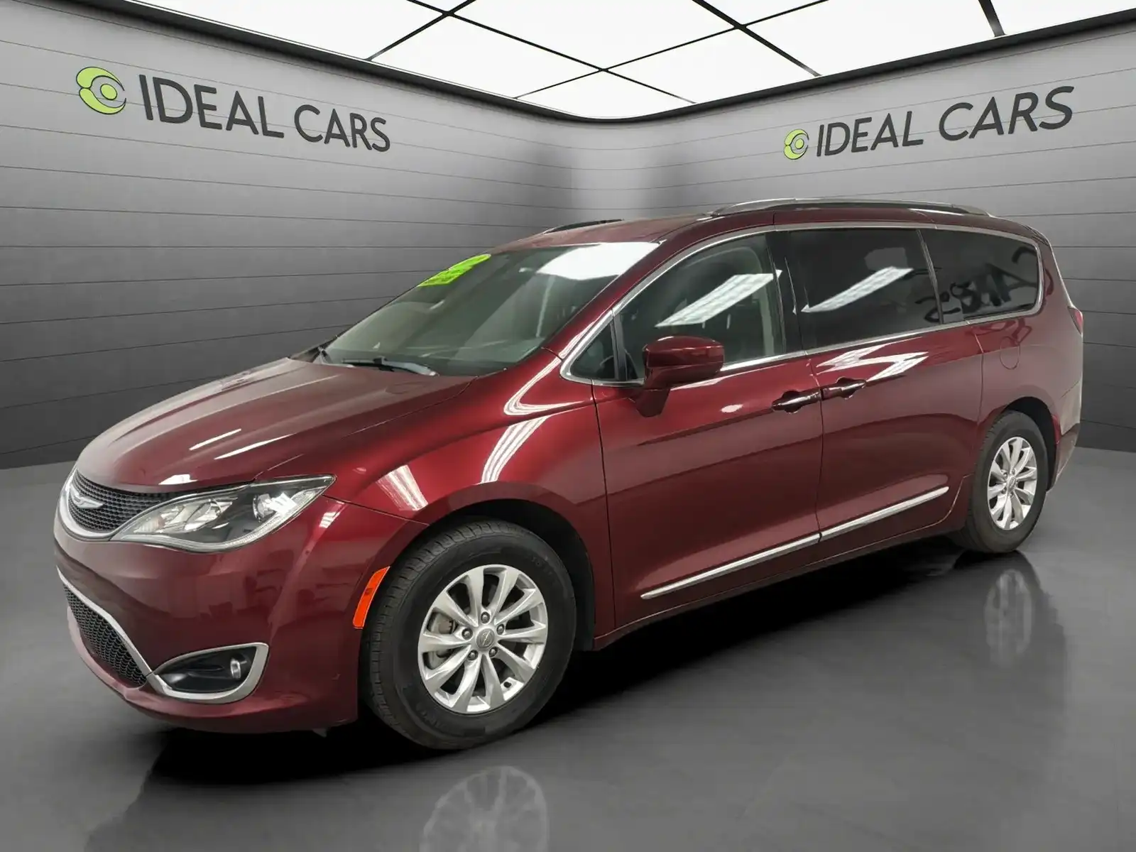 2019 Chrysler Pacifica Touring L's photo