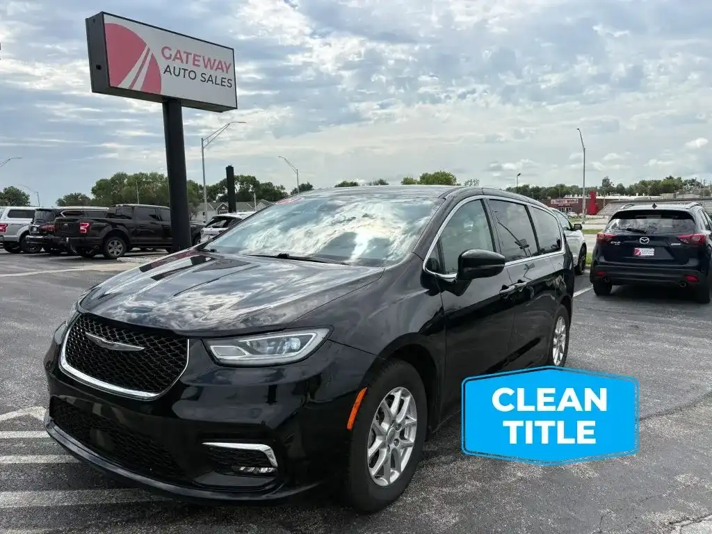 2024 Chrysler Pacifica Touring L's photo