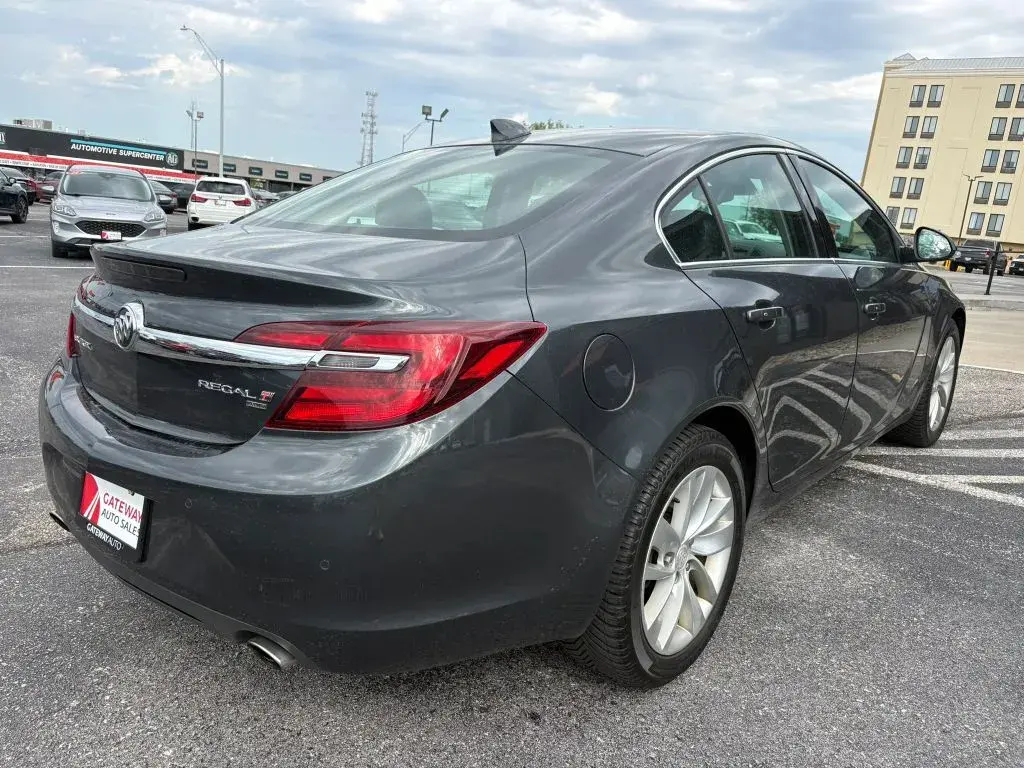 2017 Buick Regal Premium 2 AWD photo 5