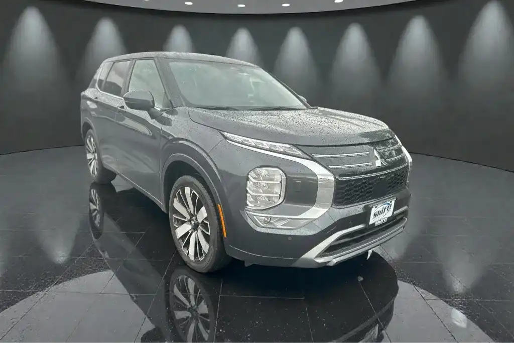 2025 Mitsubishi Outlander SE S-AWC's photo