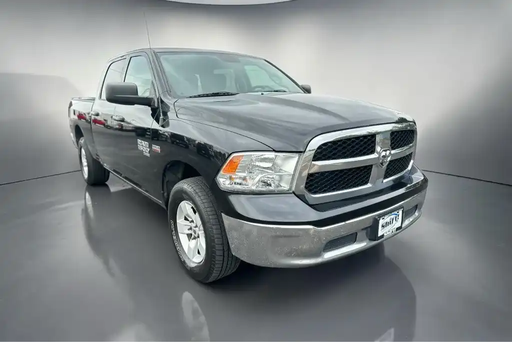 2019 RAM 1500 Classic SLT 4x4 Crew Cab 6'4's photo