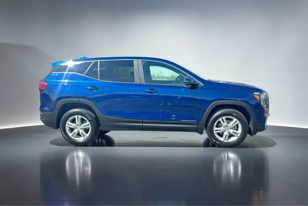 2023 GMC Terrain SLE AWD photo 5
