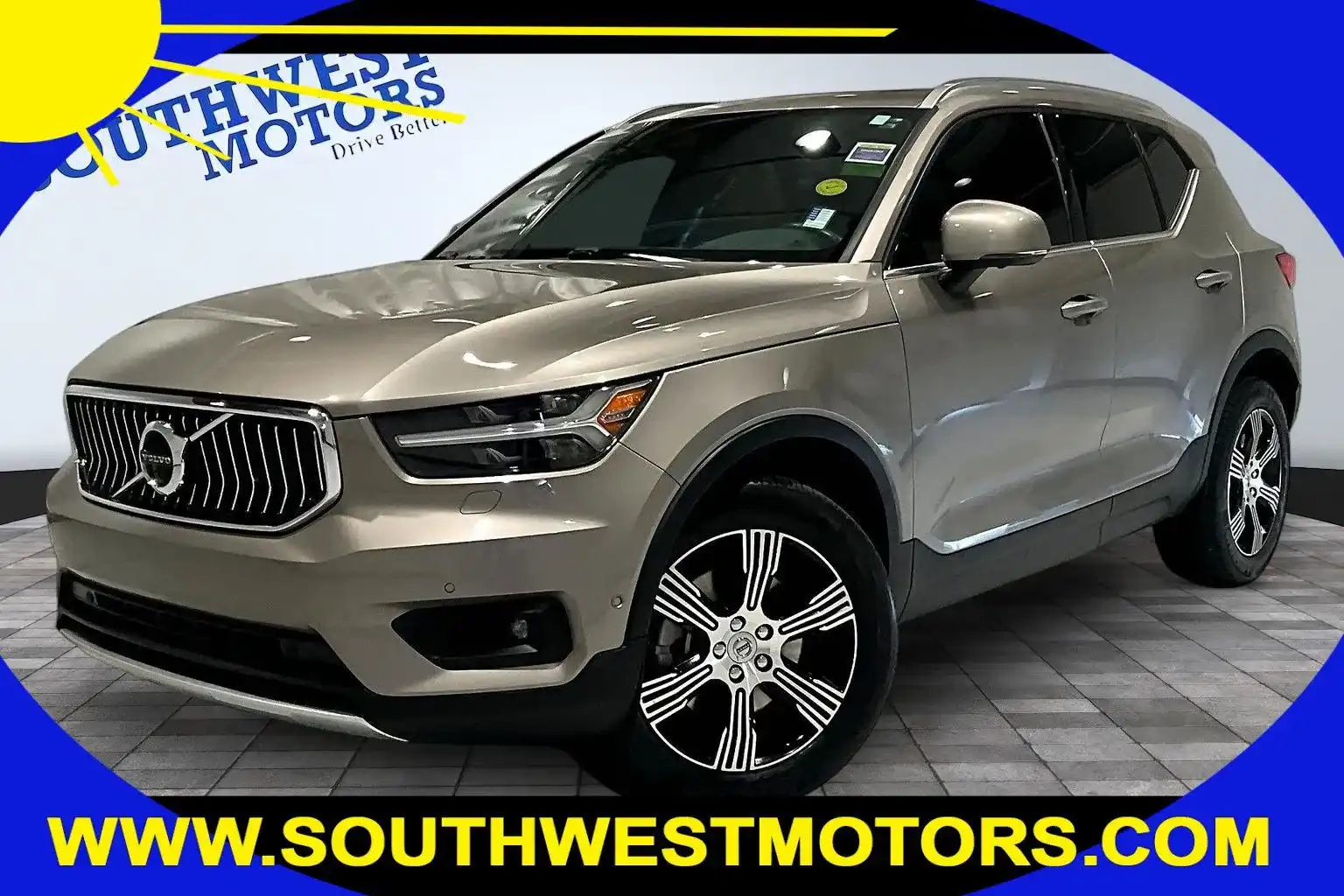 2021 Volvo XC40 T4 Inscription's photo