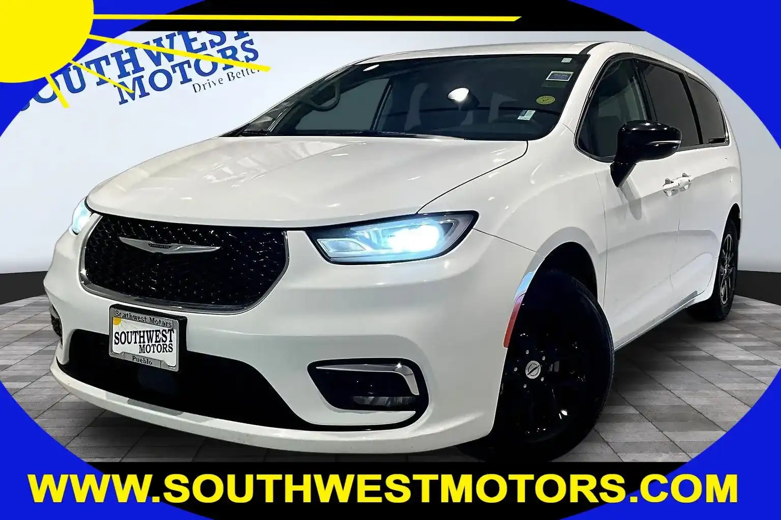 2024 Chrysler Pacifica Touring L's photo