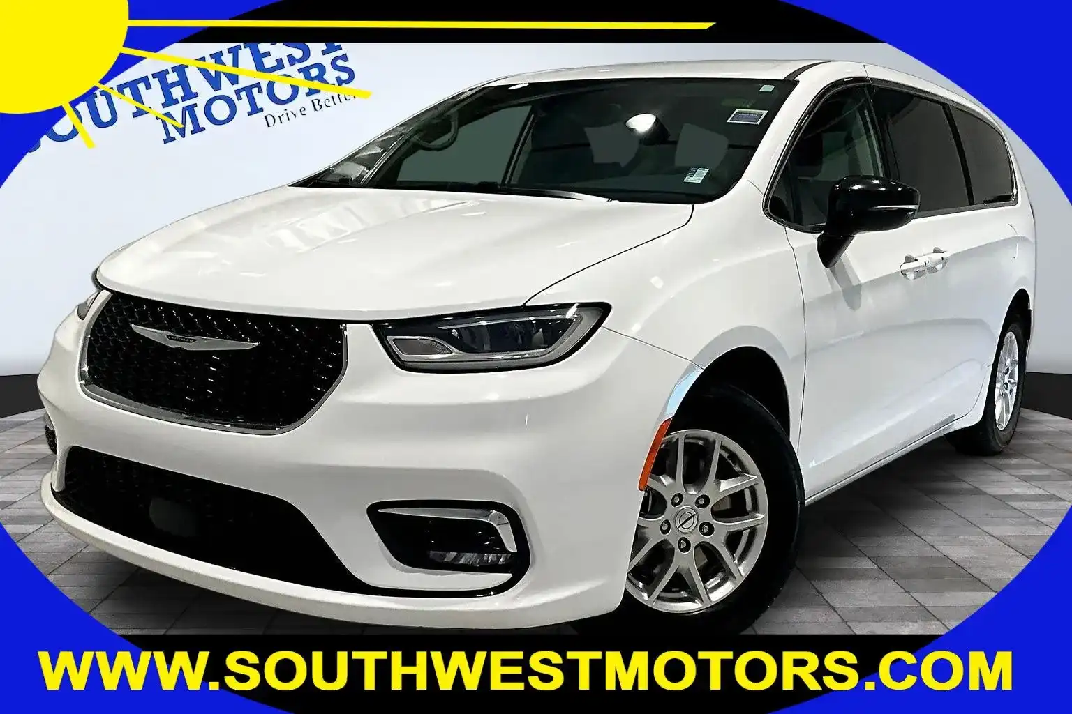2024 Chrysler Pacifica Touring L's photo