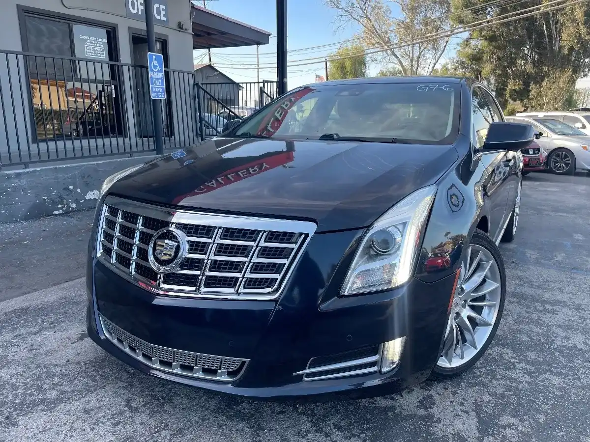 2013 Cadillac XTS 3.6L FWD Platinum Collection's photo
