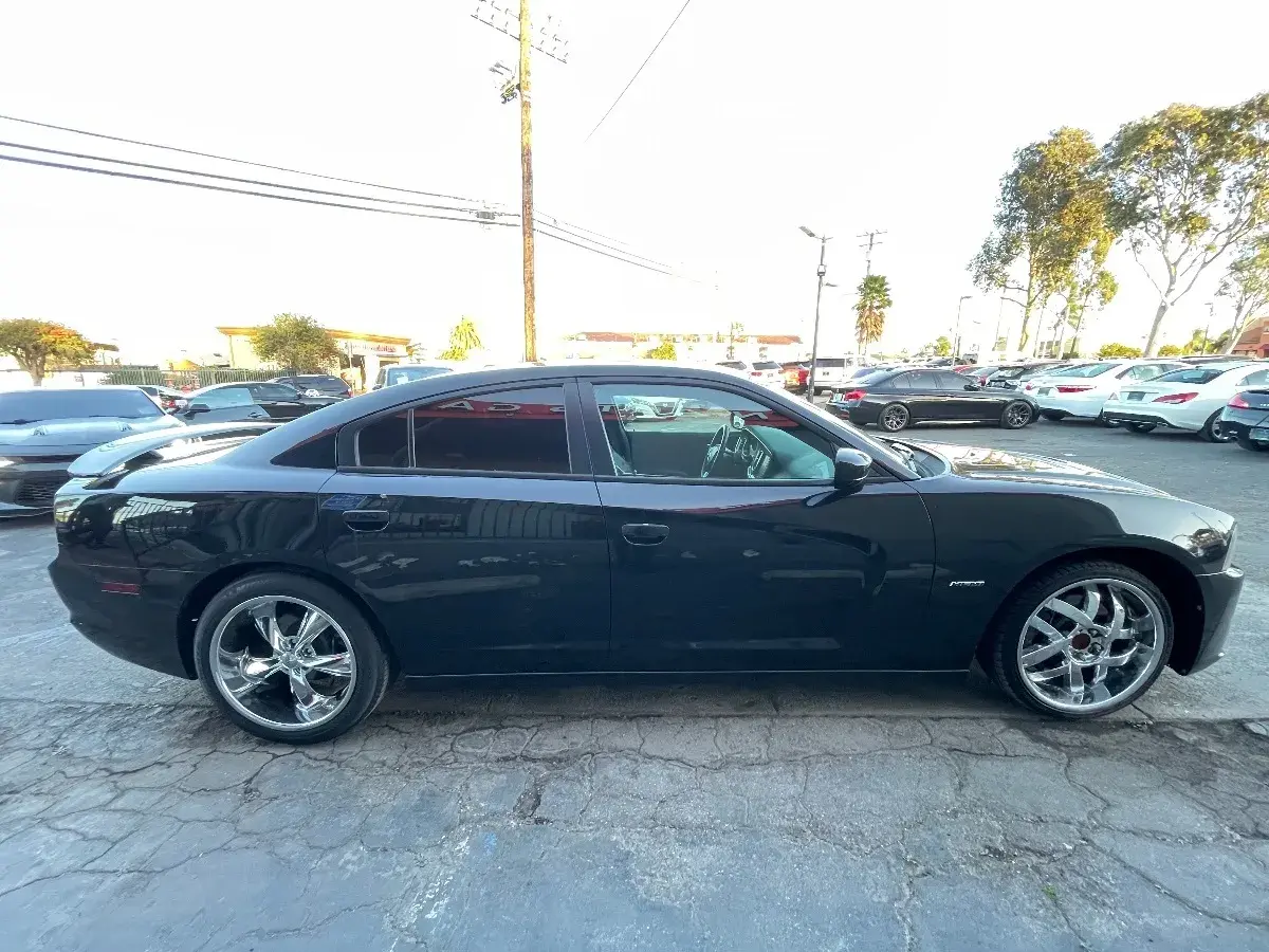 2013 Dodge Charger R/T photo 4
