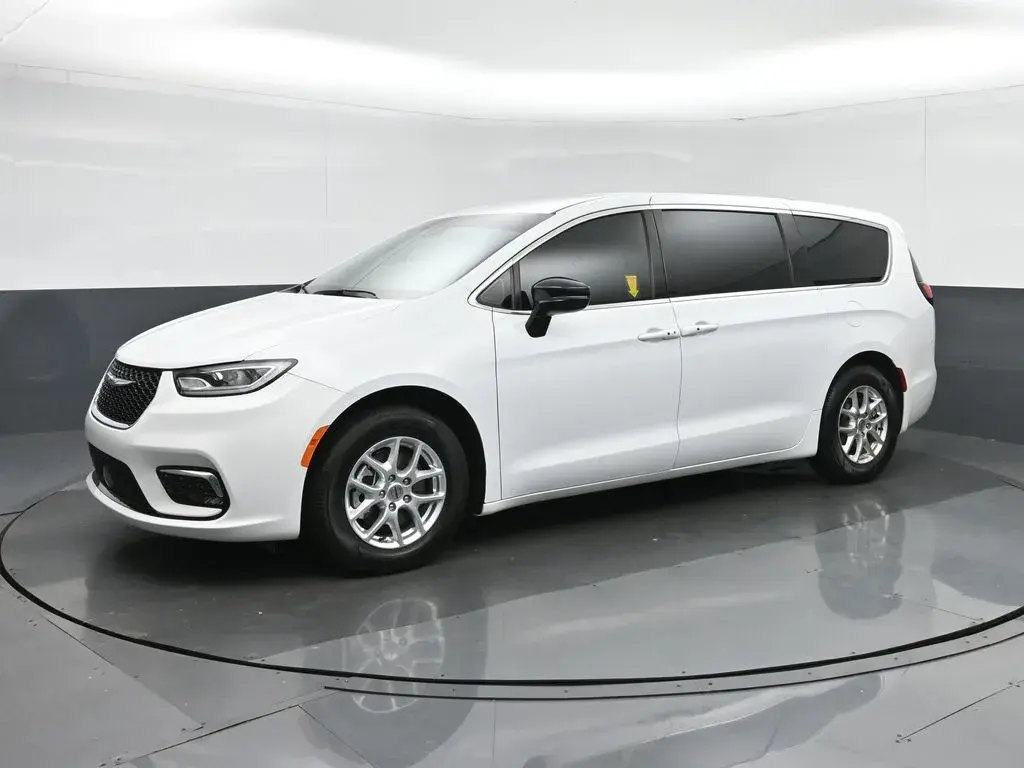 2024 Chrysler Pacifica Touring photo 3