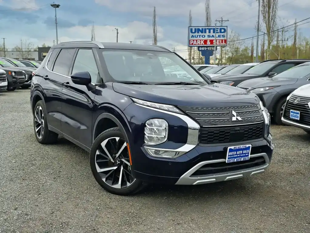 2023 Mitsubishi Outlander SEL S-AWC's photo