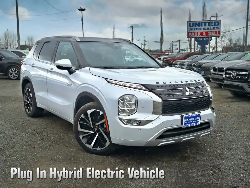 2023 Mitsubishi Outlander Plug-in Hybrid SEL S-AWC's photo