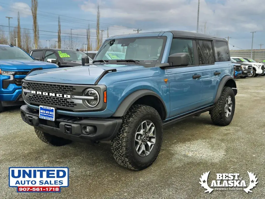 2025 Ford Bronco Badlands 4x4 photo 3