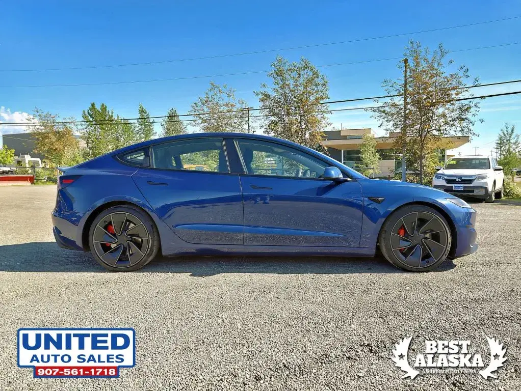 2024 Tesla Model 3 Performance photo 4