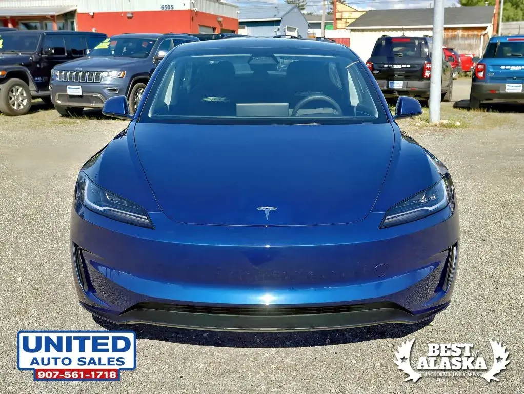 2024 Tesla Model 3 Performance photo 3
