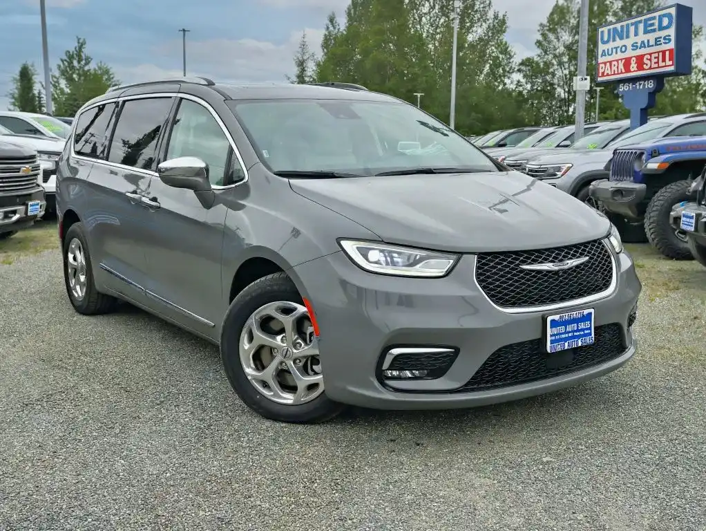 2021 Chrysler Pacifica Limited's photo