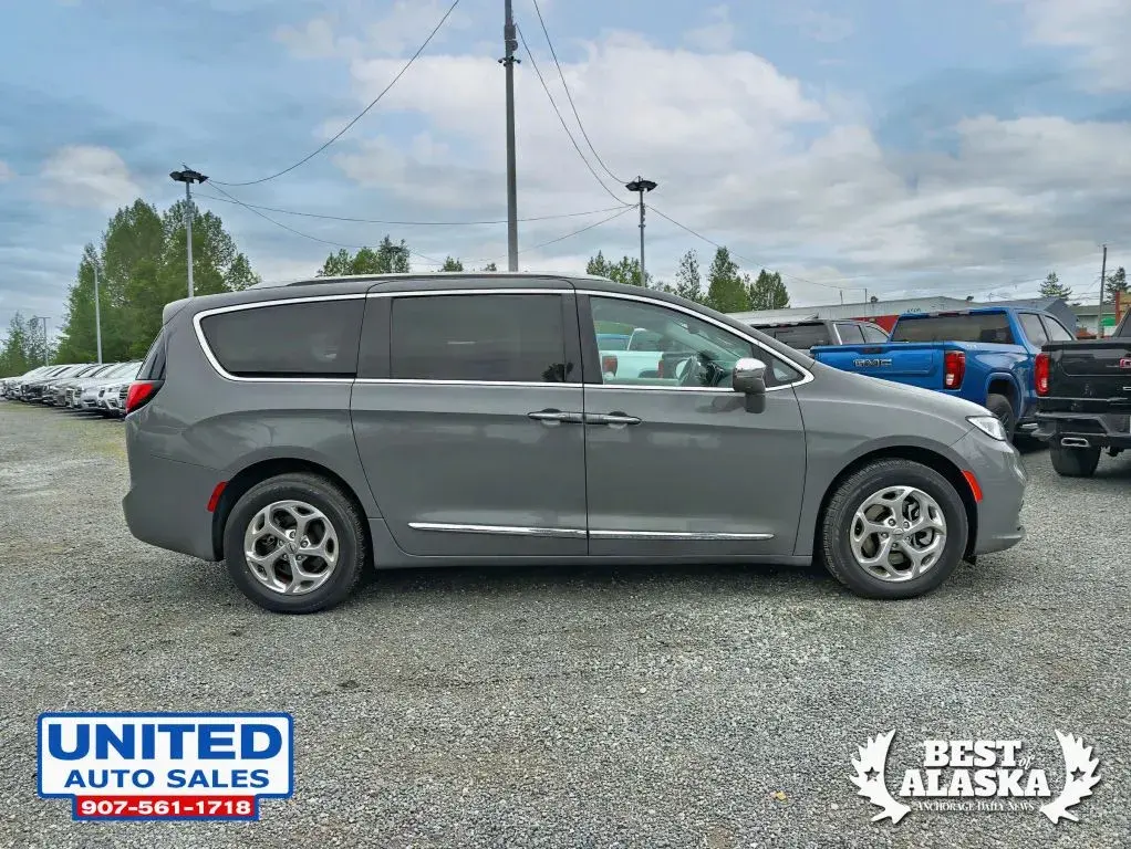 2021 Chrysler Pacifica Limited photo 5