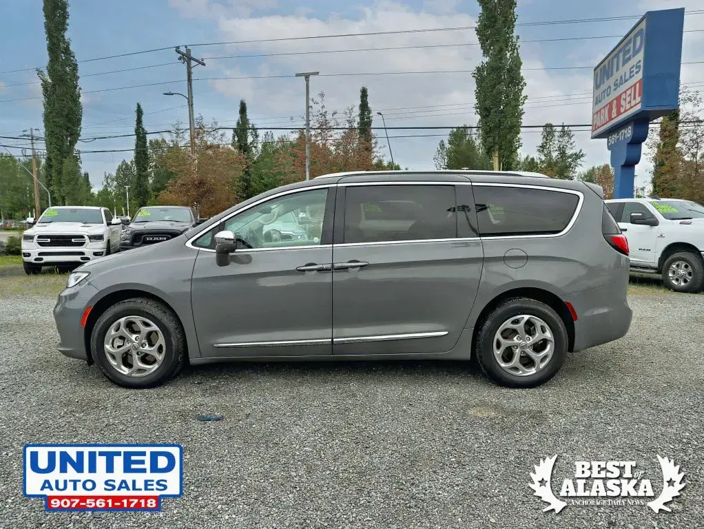 2021 Chrysler Pacifica Limited photo 4