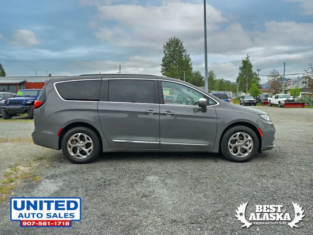 2021 Chrysler Pacifica Limited photo 5