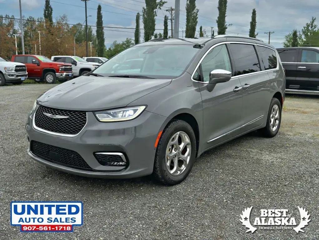 2021 Chrysler Pacifica Limited photo 3