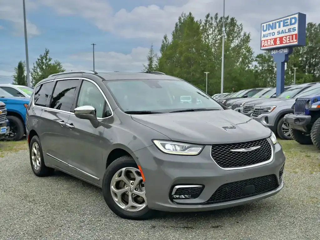 2021 Chrysler Pacifica Limited's photo