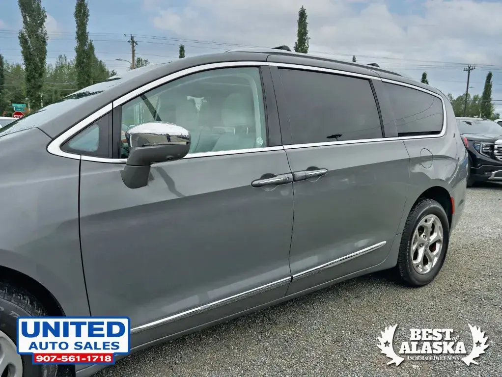 2021 Chrysler Pacifica Limited photo 4