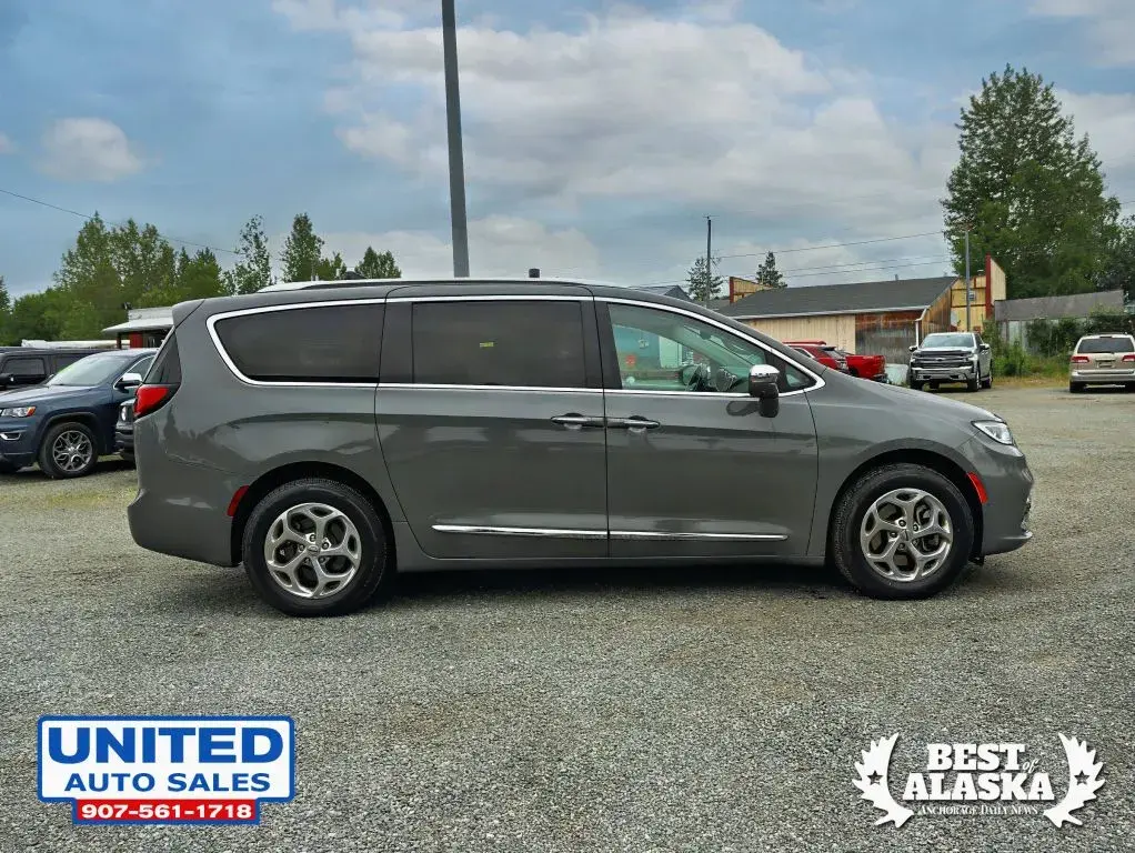 2021 Chrysler Pacifica Limited photo 5