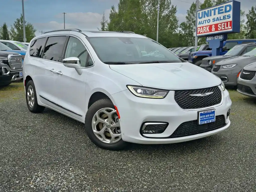 2021 Chrysler Pacifica Limited's photo