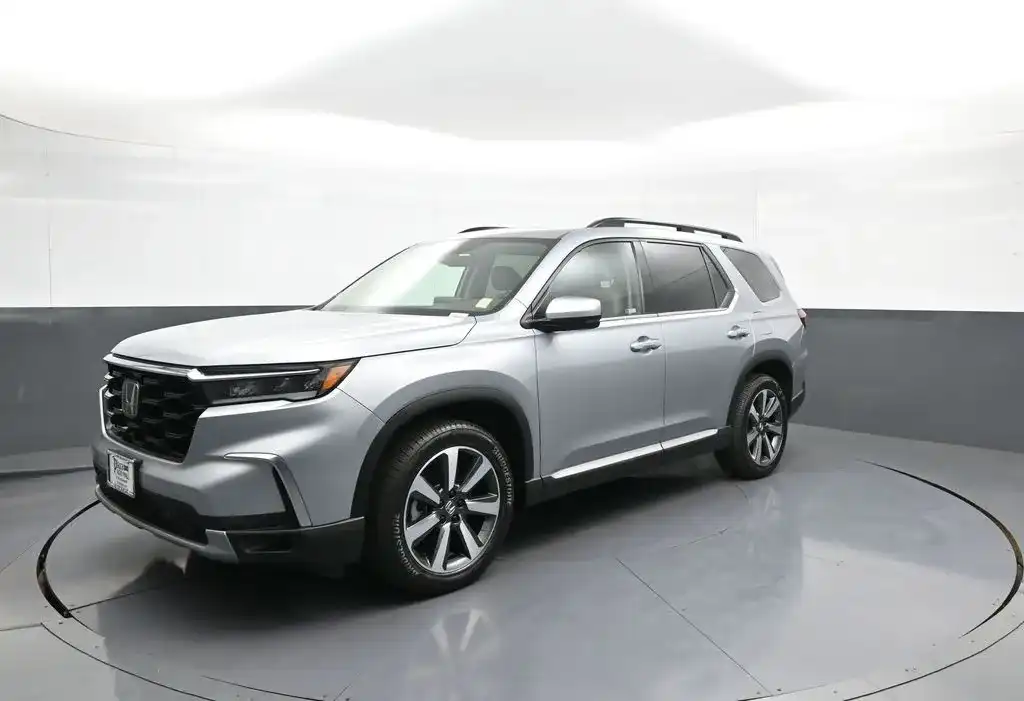 2024 Honda Pilot Touring AWD's photo