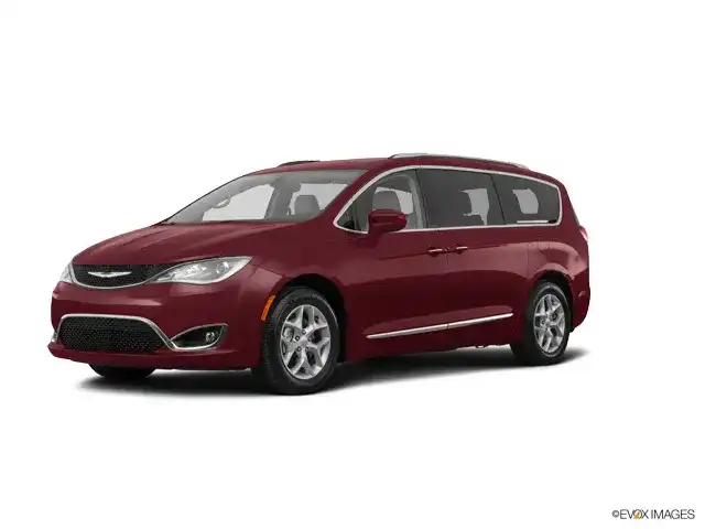 2017 Chrysler Pacifica Touring-L's photo