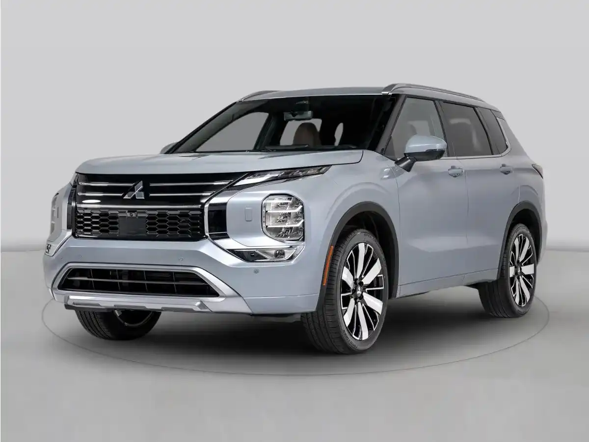 2025 Mitsubishi Outlander SEL 2WD's photo