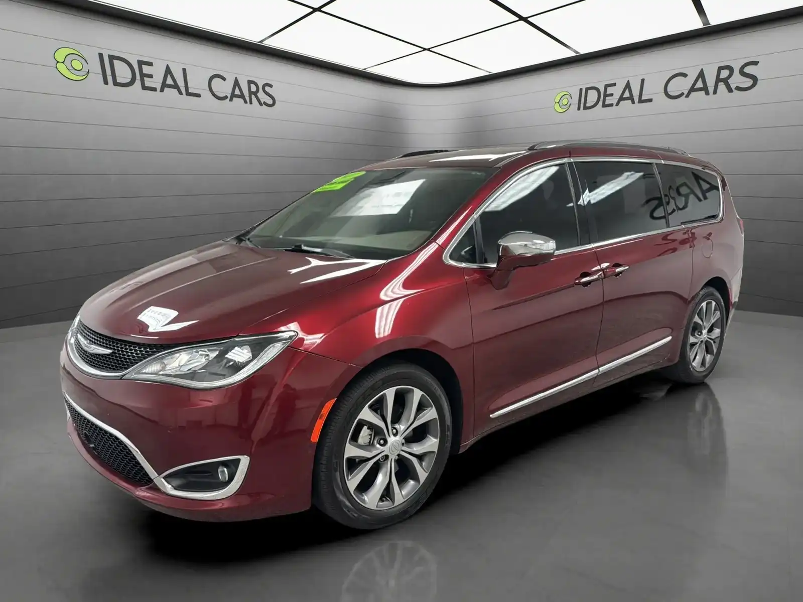 2017 Chrysler Pacifica Limited's photo
