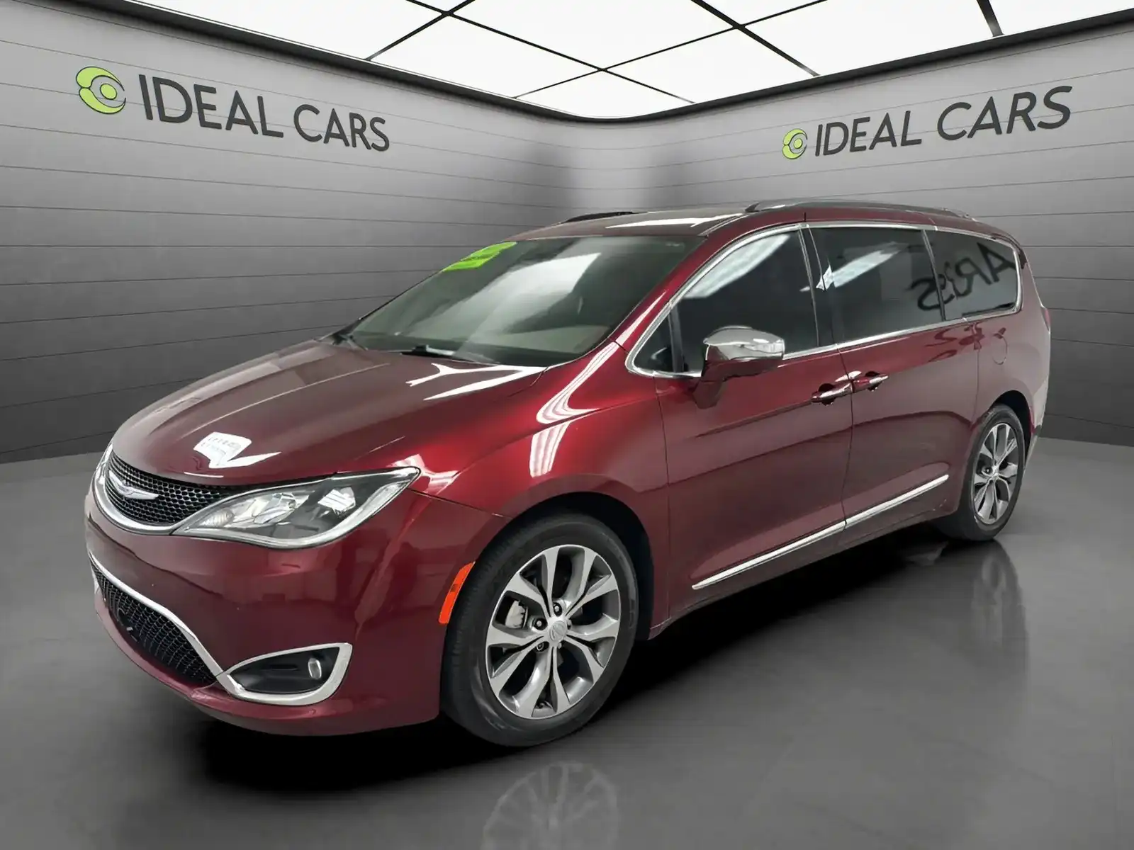2017 Chrysler Pacifica Limited's photo